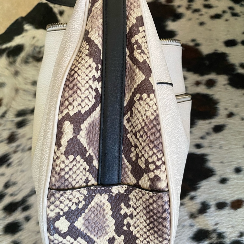 Coach Handbag 👜 - Picture 5 of 7
